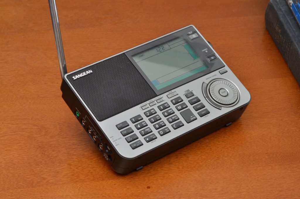 Sangean ATS-909X2 radio